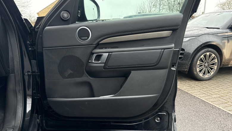 Land Rover Discovery 3.0 D300 Metropolitan Edition 5dr Auto Diesel Station Wagon